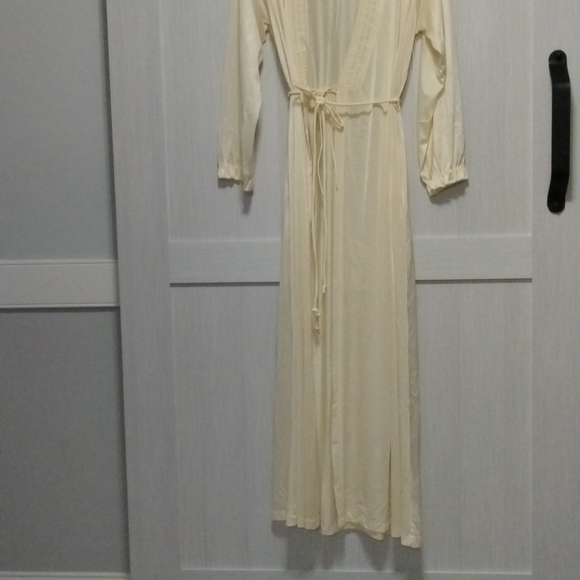Vassarette lingerie sz M color yellow for tall in good condition - Picture 3 of 5